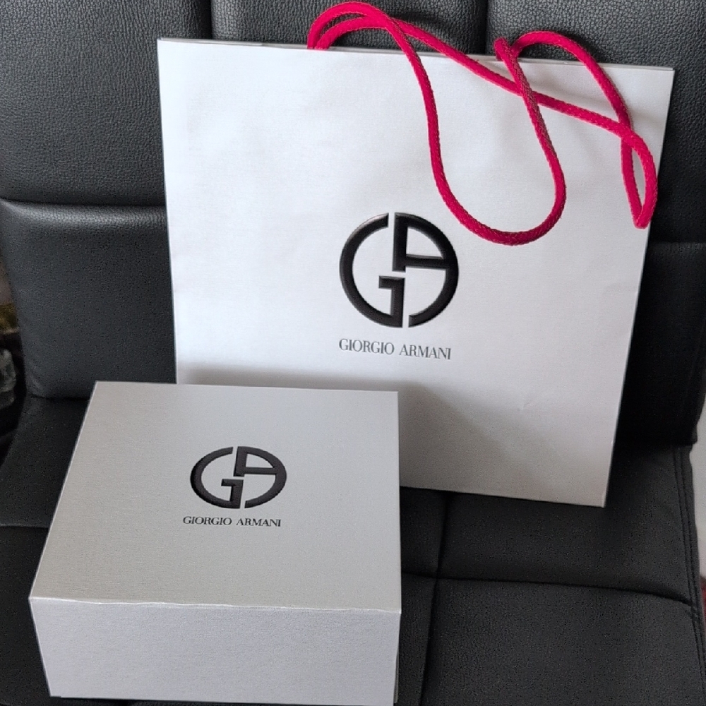 2/$20 *Clearout* EUC Giorgio Armani White Gift Box And Bag Set